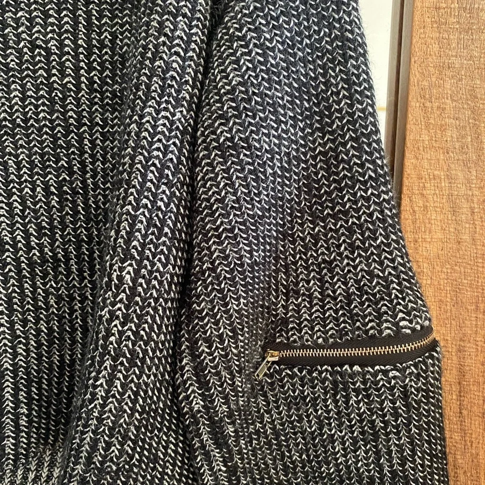 LF Sweater - Picture 2 of 2